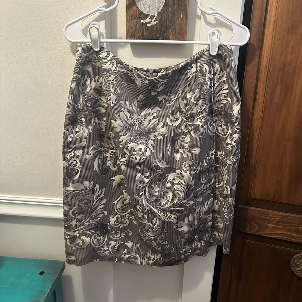 Chaus Gray and Cream Floral Mini Skirt